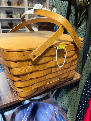 Mj94-picnic basket with handmade insert