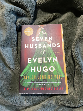 Seven Husbands of Evelyn Hugo Paperback M