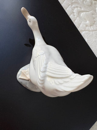 NAO by Lladro Preening Suspicious Goose