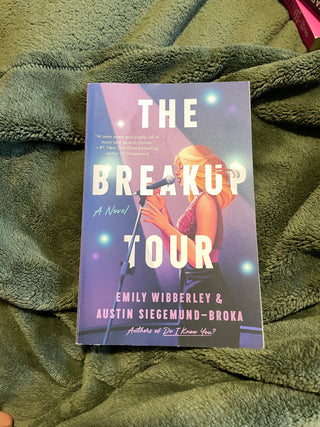 The Break Up Tour Paperback M