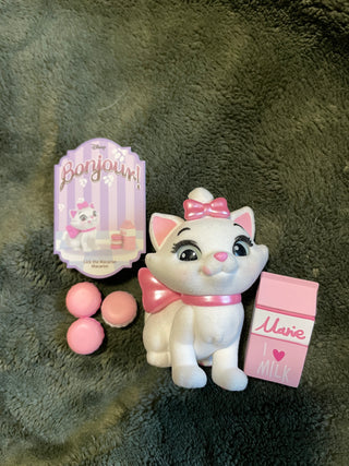 Marie Figurine M