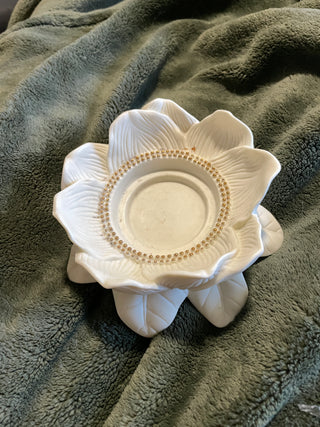 Lotus Candle Holder M