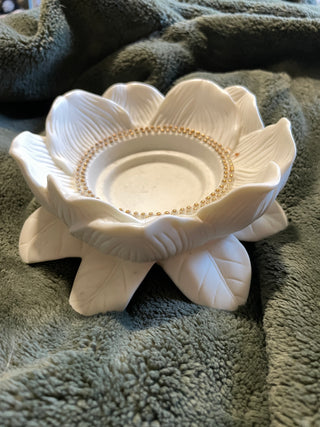 Lotus Candle Holder M