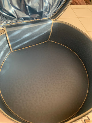 Vntg blue round travel case 15x16”