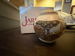 Jardinia "Weaver's Cottage 2003 lidded trinket box 4"