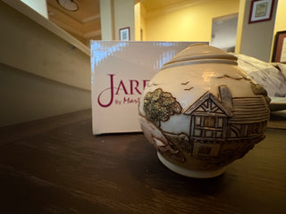 Jardinia "Weaver's Cottage 2003 lidded trinket box 4"