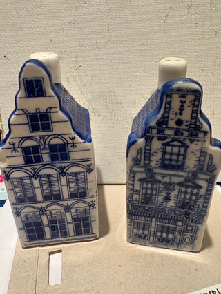 ESVA Delfft hand painted ceramic S& P shakers 4"
