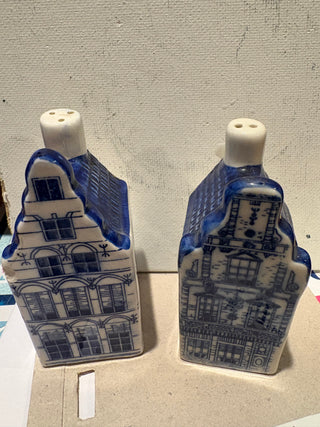 ESVA Delfft hand painted ceramic S& P shakers 4"