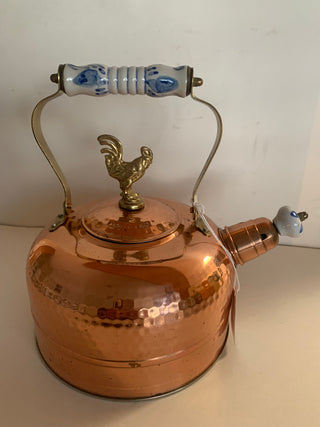 Vntg Hammered copper teapot W/Rooster lid