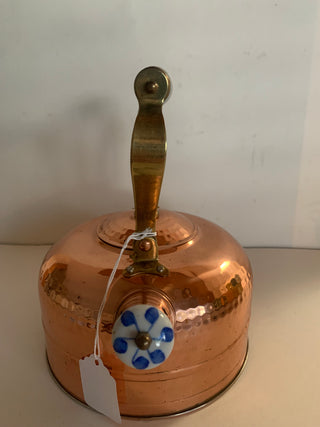 Vntg Hammered copper teapot W/Rooster lid