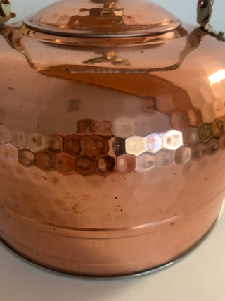 Vntg Hammered copper teapot W/Rooster lid