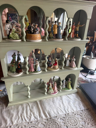 Franklin Mint Parisiennes Miniature Porcelan Figures & Wooden Display Paris Style