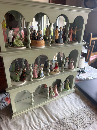 Franklin Mint Parisiennes Miniature Porcelan Figures & Wooden Display Paris Style
