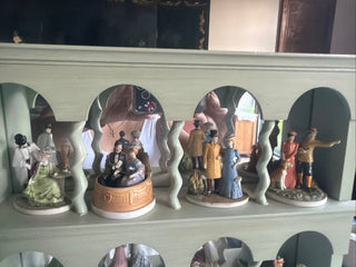 Franklin Mint Parisiennes Miniature Porcelan Figures & Wooden Display Paris Style