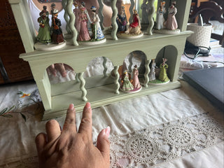 Franklin Mint Parisiennes Miniature Porcelan Figures & Wooden Display Paris Style