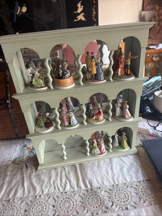 Franklin Mint Parisiennes Miniature Porcelan Figures & Wooden Display Paris Style