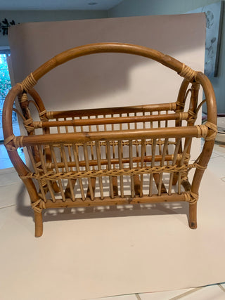 Vntg 11x18 rattan & wicker magazine rack