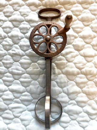 Antique Dover Hand-Crank Egg Beate