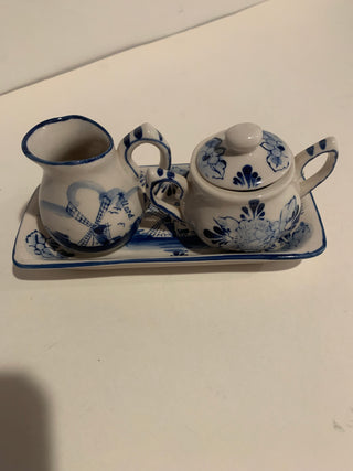 Vntg Delft mini cream sugar set/3 tray