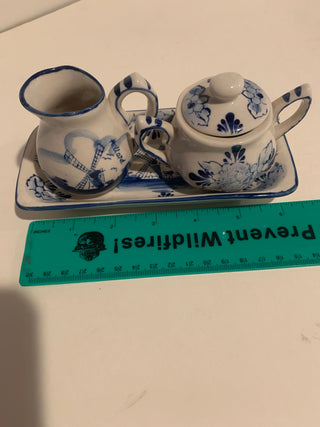 Vntg Delft mini cream sugar set/3 tray