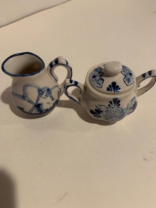 Vntg Delft mini cream sugar set/3 tray