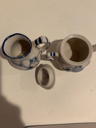 Vntg Delft mini cream sugar set/3 tray