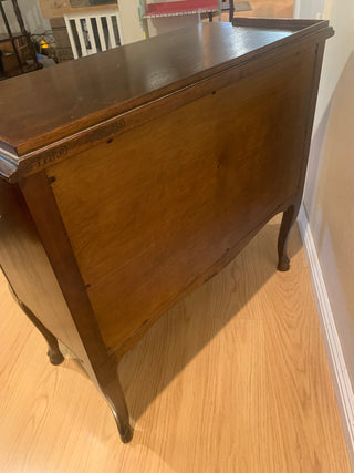 Vntg French provincial side table/nightstand