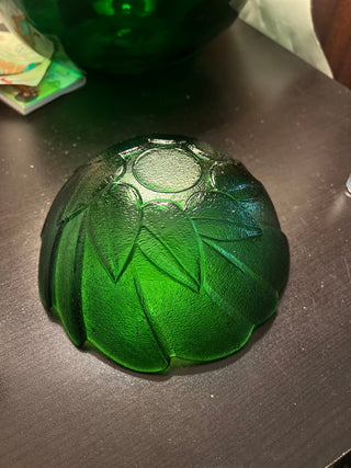 MJ94-Green glass bowl w/leaf design