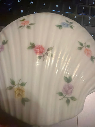 Porcelain Shell Shaped Trinket Dish with Lid (Lara San Francisco) Floral