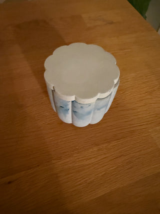 Ceramic Candle w/Lid (scalloped)