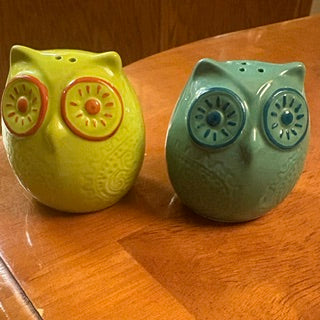 Vntg  Owl Salt & Pepper Shakers w Stoppers - Pair