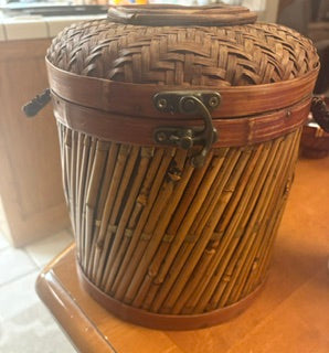 Vntg Round Bamboo & Rattan Lidded Basket