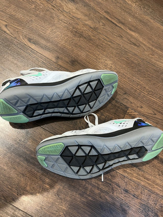 Women's Size 8.5 Nike Shoes (Wht/Blk/Blue/Teal) RCD|117389