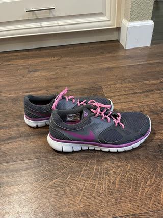 Women's Size 9 Nike Shoes Grey/Purple RCD|117422