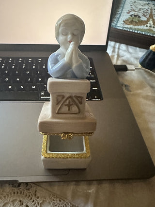 Hinged Trinket or Gift Box Praying Boy with Bible Communion Batism 5.25" #62 VV MTS|74095