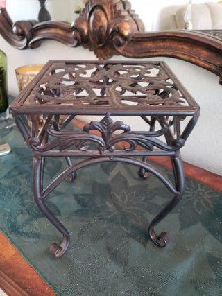 Cute little display table