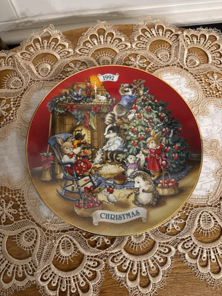 Vintage Avon Christmas Collectors Plate from 1992 - RCD|135506
