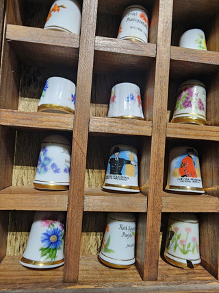 20 Vtg Thimbles w/ Case RSV
