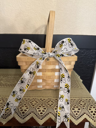 Tan and White Basket with Honey Bee Bow-RCD