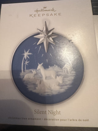 2012 Silent Night Hallmark Ornament Porcelain & Metal #62 VV MTS|131877