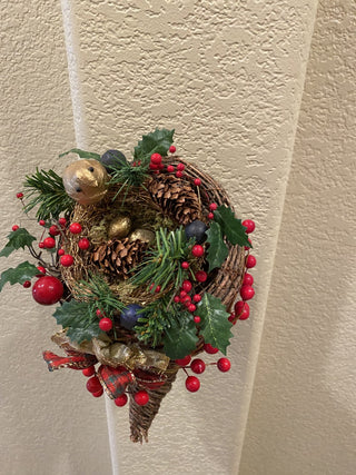 Handcrafted willow Xmas cornucopia wall decor RCD|141193