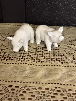 Vintage Farmhouse White Pig Salt and Pepper Shaker Set -RCD|93274