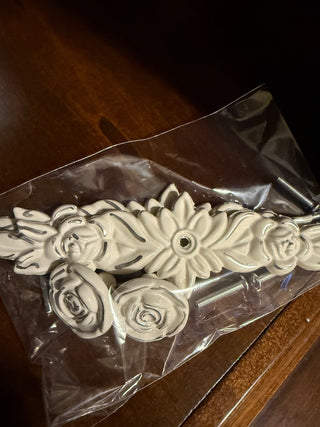 Set of 2 cream drawer or cabinet pulls RCD