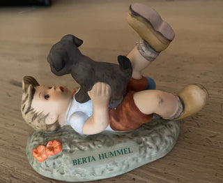 SWEET RETIRED GOEBEL BERTA HUMMEL "PALS" FIGURINE 1996 LIKE NEW CONDITION NO CHIPS OR DAMAGE 4 X 2.5 X 2.75 (KJS) RCD|129574