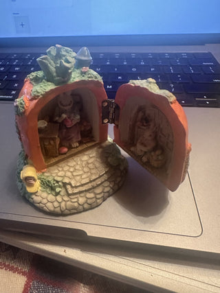 Vintage Hermitage Pottery Carrot Top house bunny rabbit coloring eggs #62 VV MTS