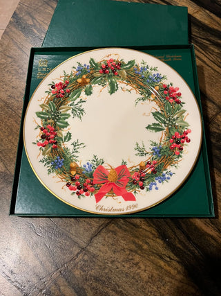 Lenox 1990 Colonial Christmas Wreath Plate w/Box 1990. RSV|135889