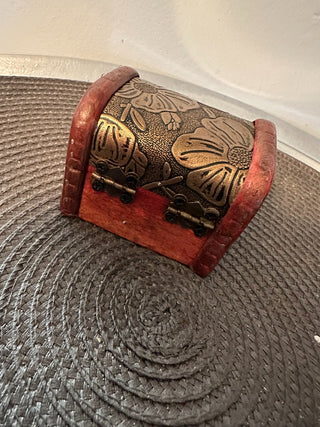 Chest Floral 1 each, miniature wood MTS|63830