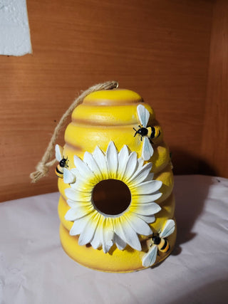 Honeybee birdhouse r c d