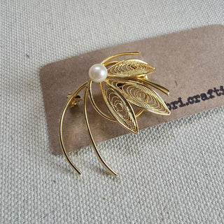 bri.craftique - Vintage Gold Tone Filigree Leaf & Pearl Brooch (BRI) - MTS