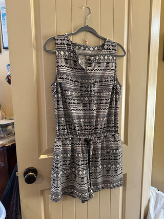 Merona Women's Medium sleeveless romper - blk/white RCD
